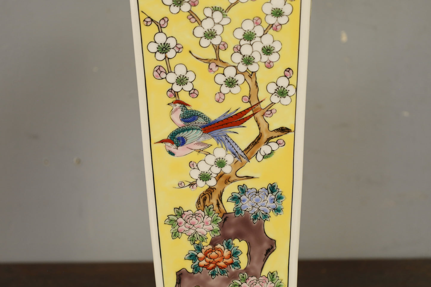 Chinoiserie Yellow Ceramic Table Lamp