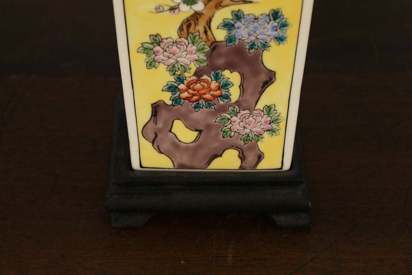 Chinoiserie Yellow Ceramic Table Lamp