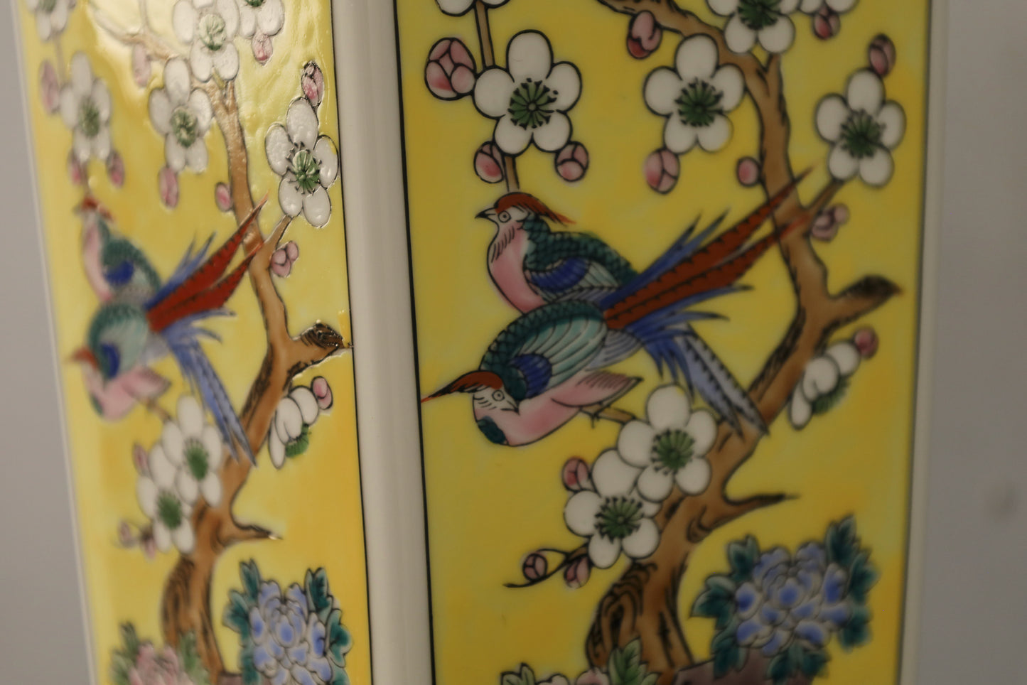 Chinoiserie Yellow Ceramic Table Lamp