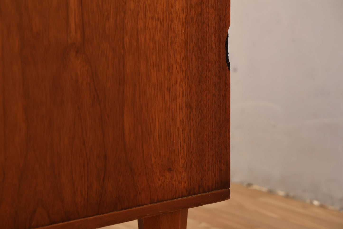 Unagusta Walnut Wave 2-Drawer Nightstand
