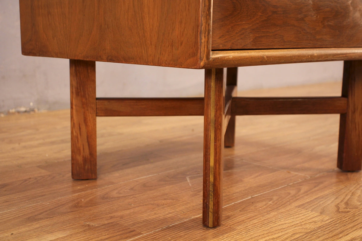 Mid Century Walnut 1-Drawer Nightstand