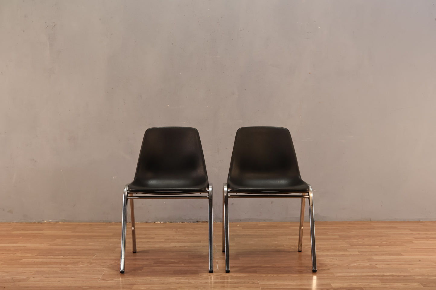 1970s Samsonite Black Shell Chair - ONLINE ONLY