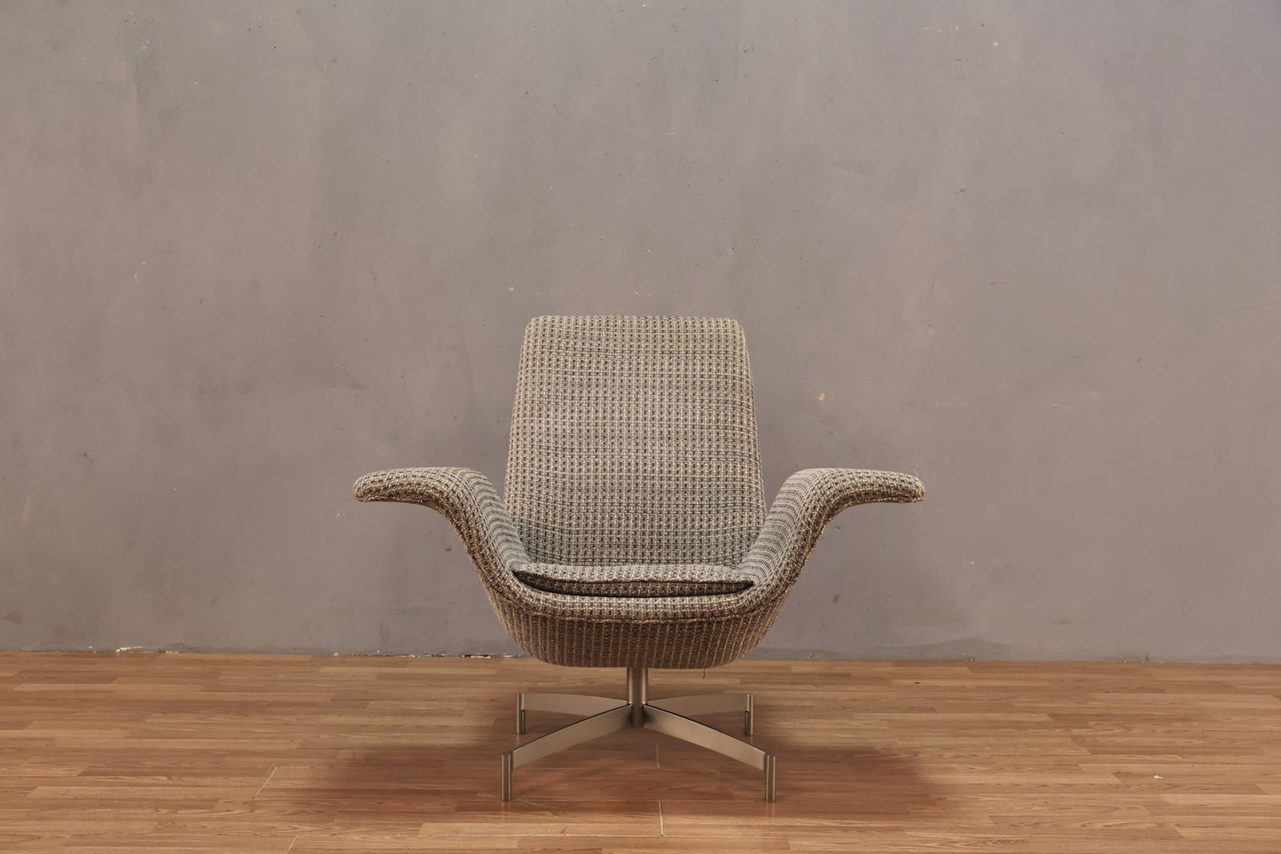 HBF "Dialogue" Gray Wing Lounge Chair - ONLINE ONLY