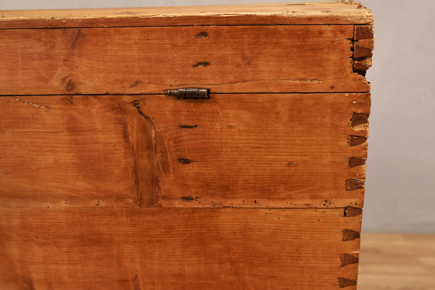 Farmhouse Pine "Heart" Trunk