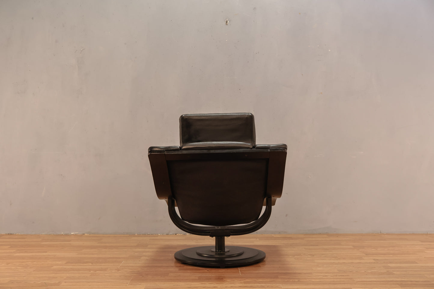 "The Move" Black Leather Lounge Chair