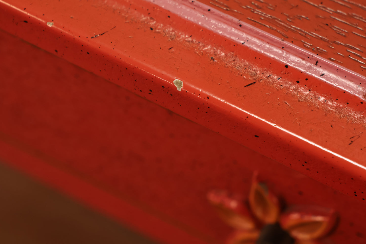Stanley “Olé” Scarlet 3-Drawer Desk