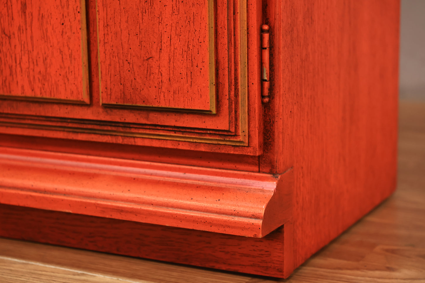 Stanley “Olé” Scarlet 2-Door Wall Unit
