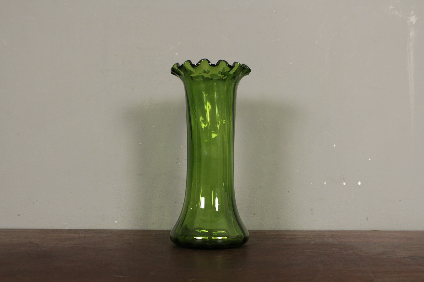 Emerald Ruffle Glass Vase