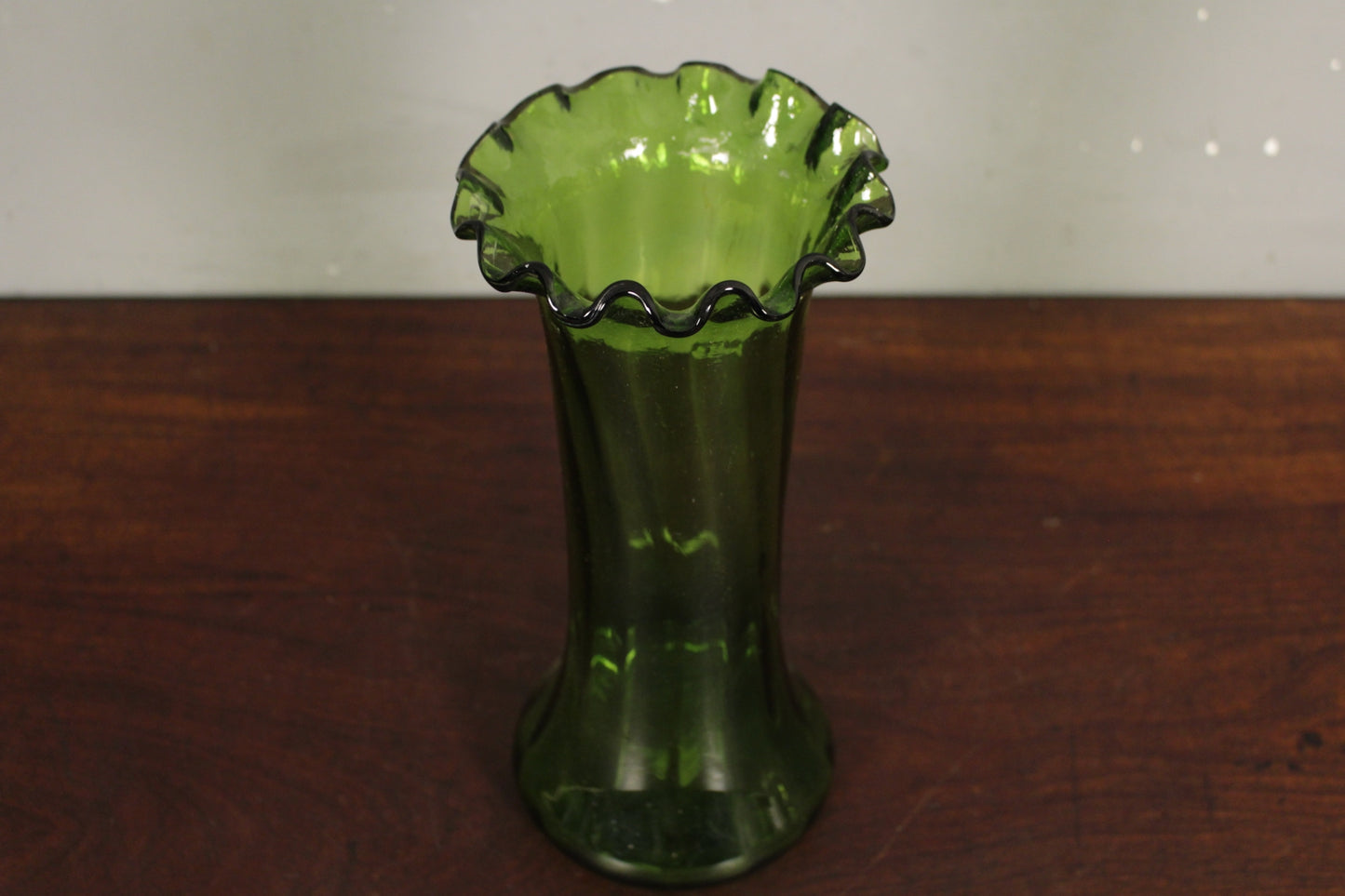 Emerald Ruffle Glass Vase