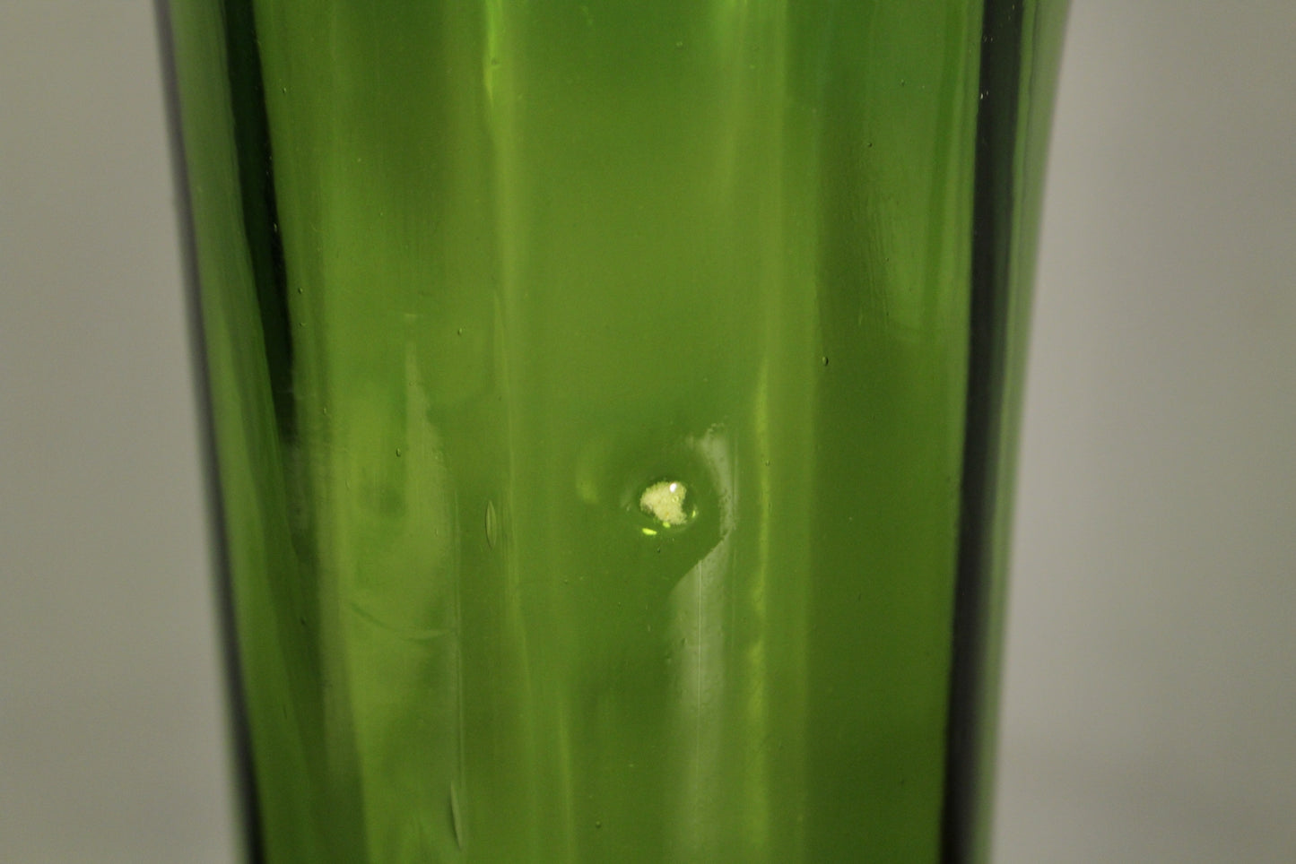 Emerald Ruffle Glass Vase