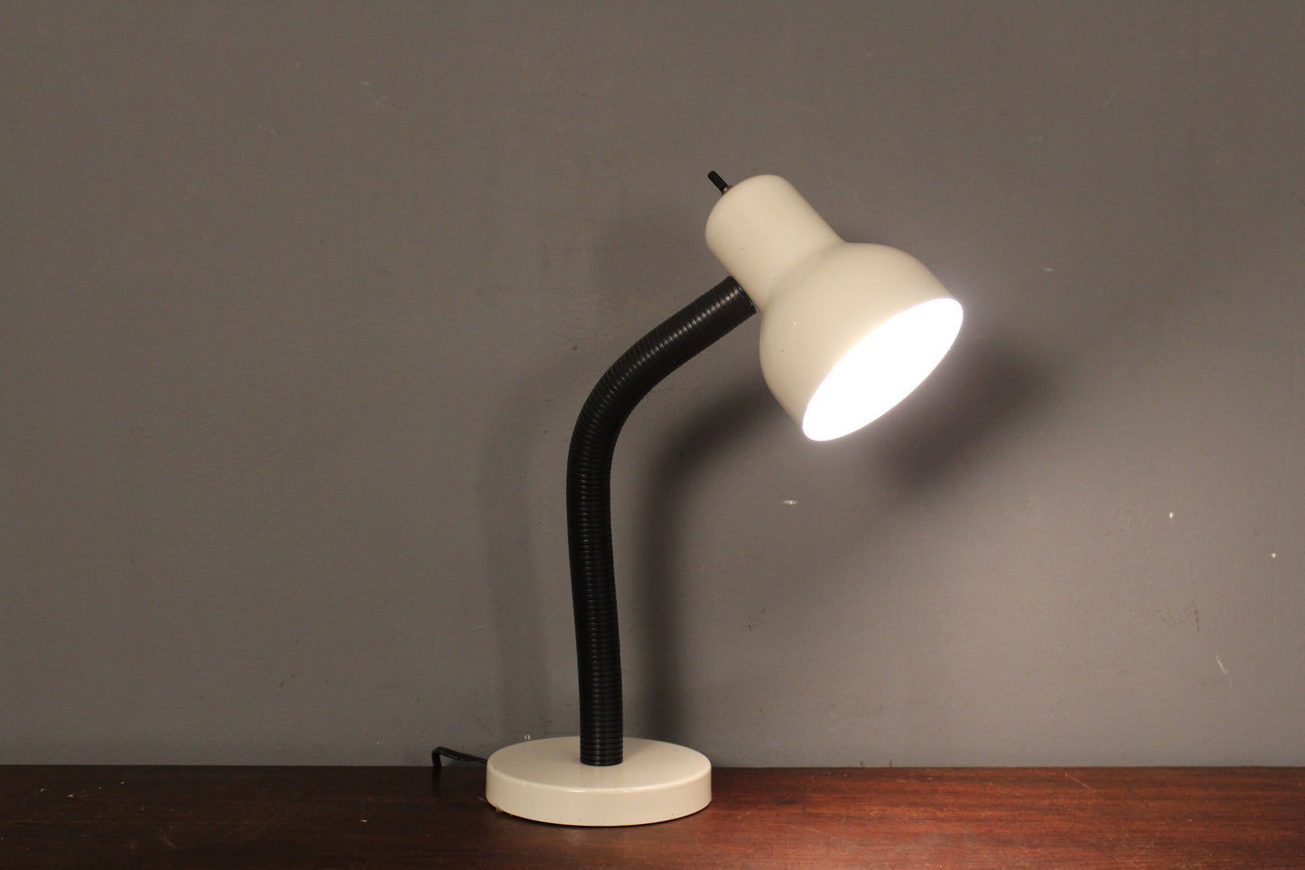 Mod White Metal Gooseneck Desk Lamp