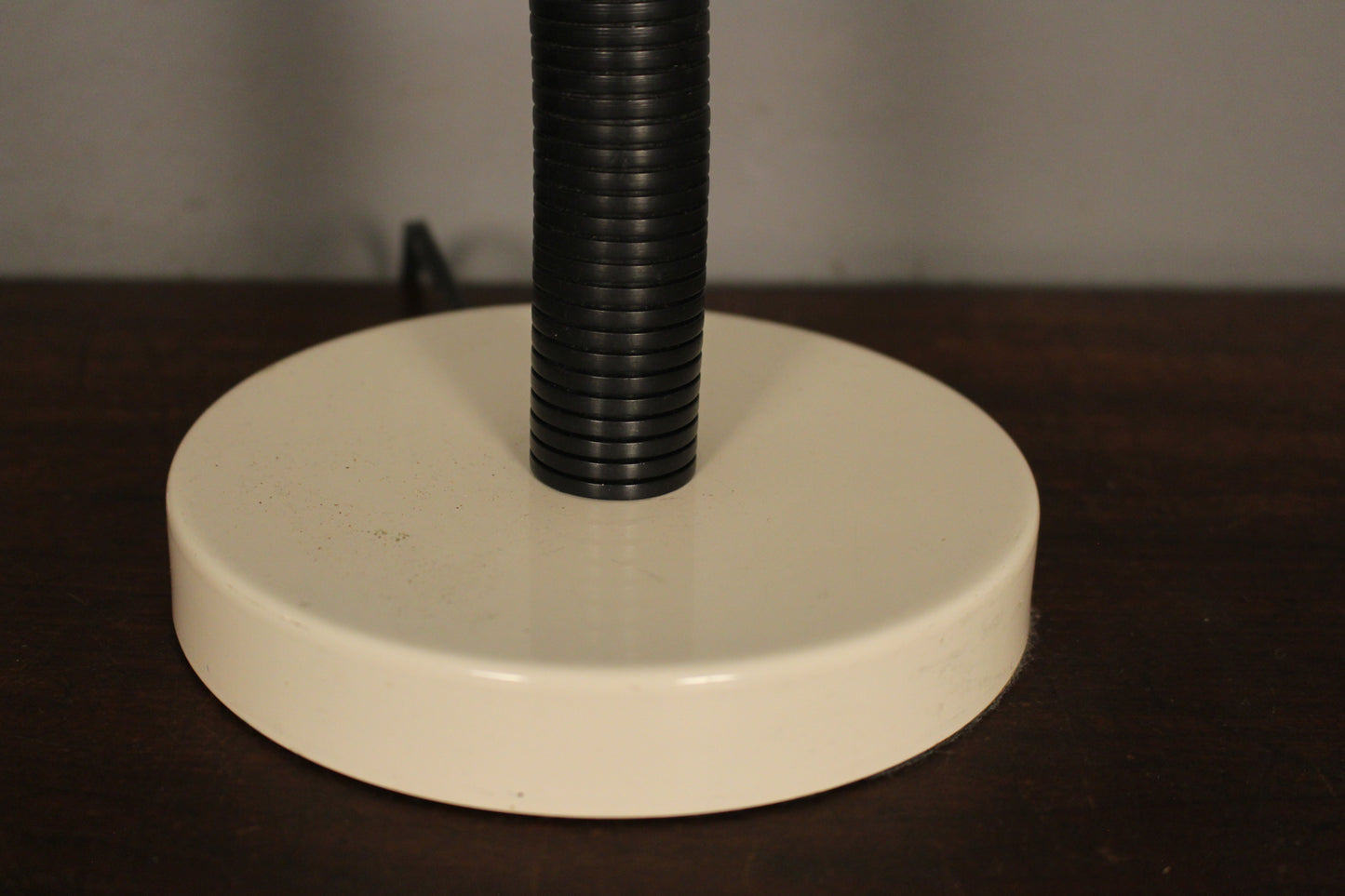 Mod White Metal Gooseneck Desk Lamp