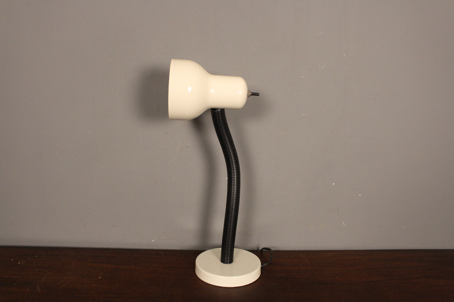 Mod White Metal Gooseneck Desk Lamp