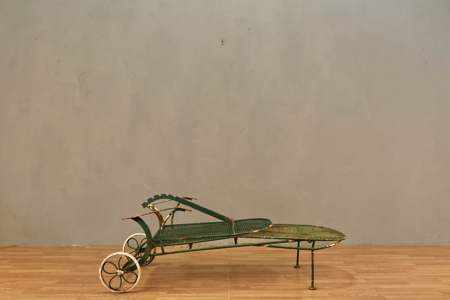 Russell Woodard "Sculptura" Iron Chaise Lounge - ONLINE ONLY