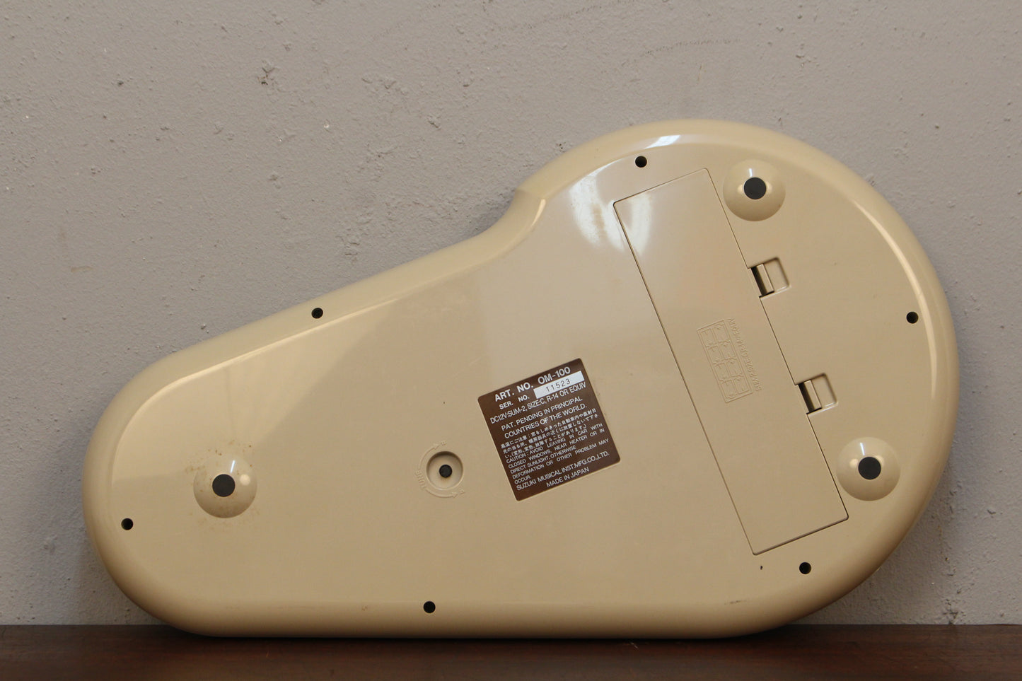 Suzuki Omnichord OM-100