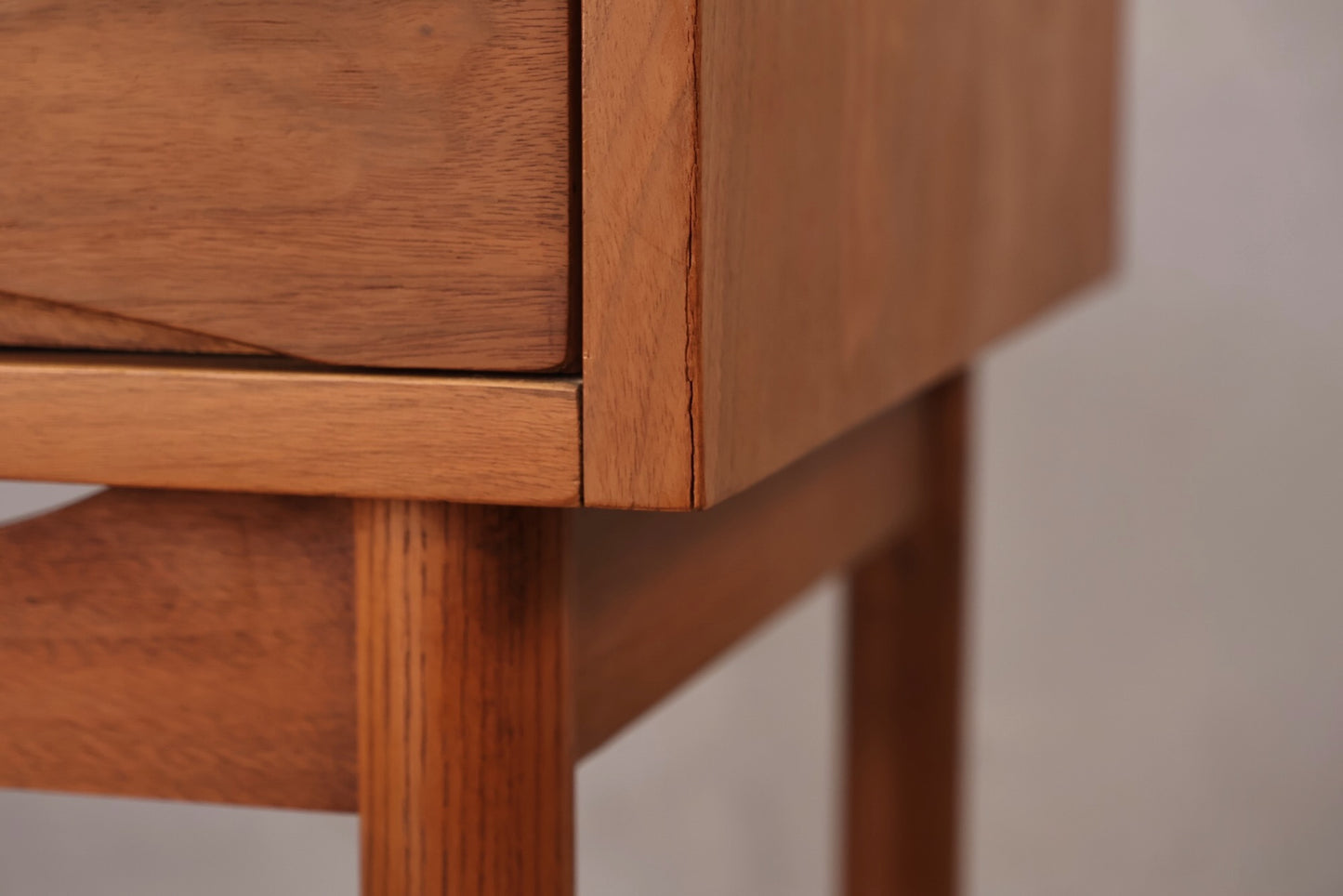 Mid Century Sculptural 1-Drawer Nightstand
