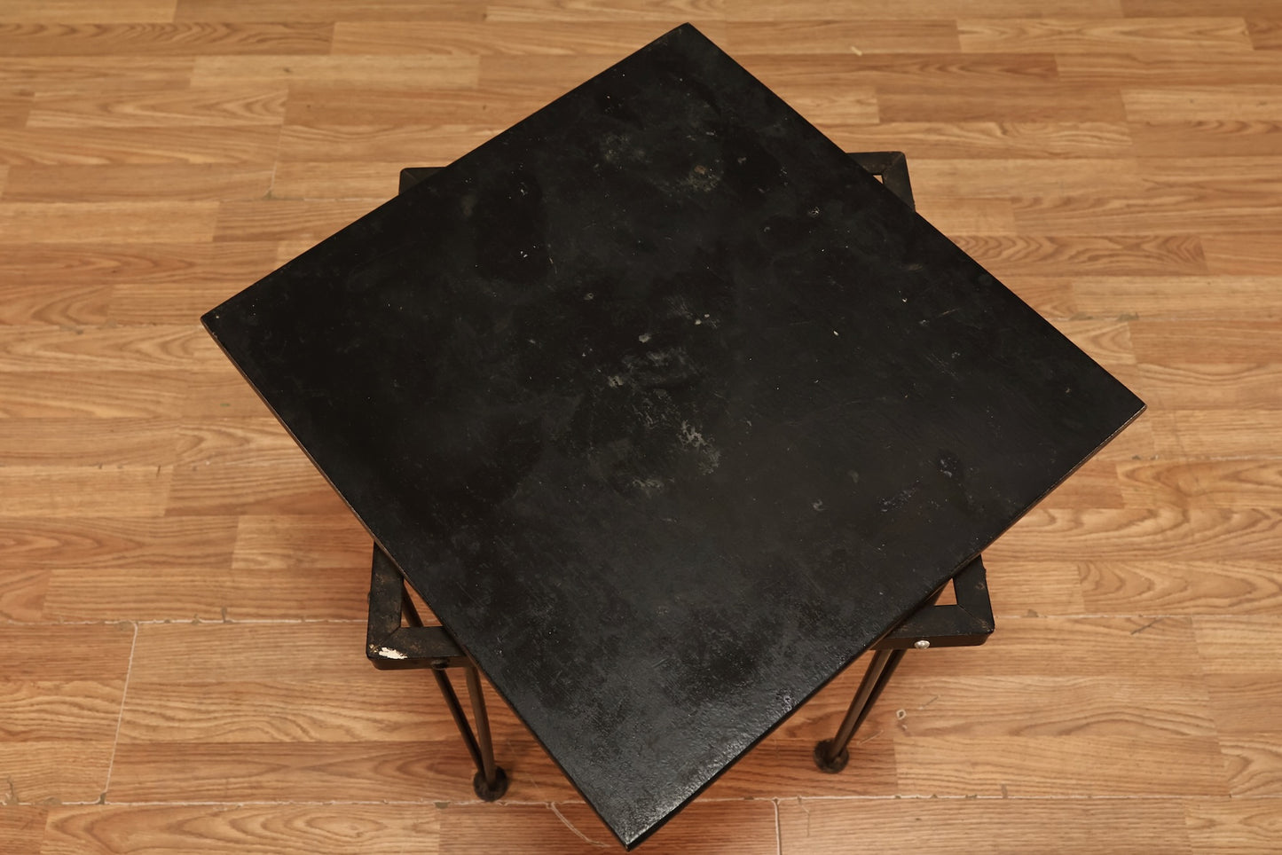 Black Hairpin Swivel-Top Side Table