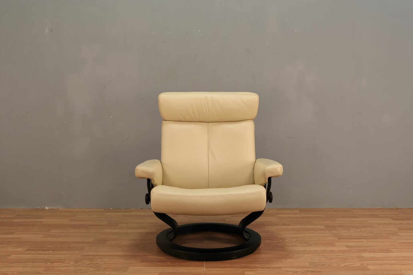 Ivory Leather Ekornes Lounge Chair & Ottoman