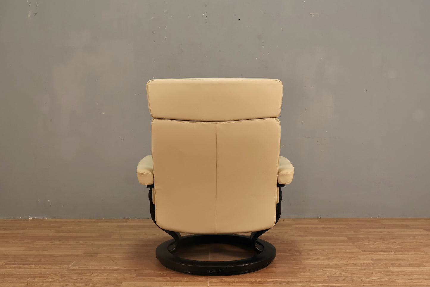 Ivory Leather Ekornes Lounge Chair & Ottoman