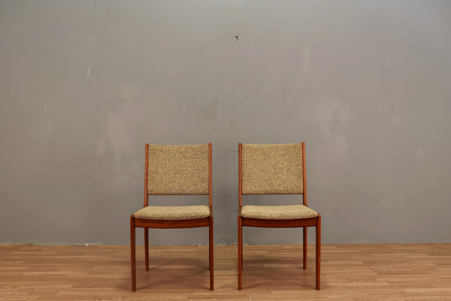 Mid Century Teak & Oatmeal Side Chair