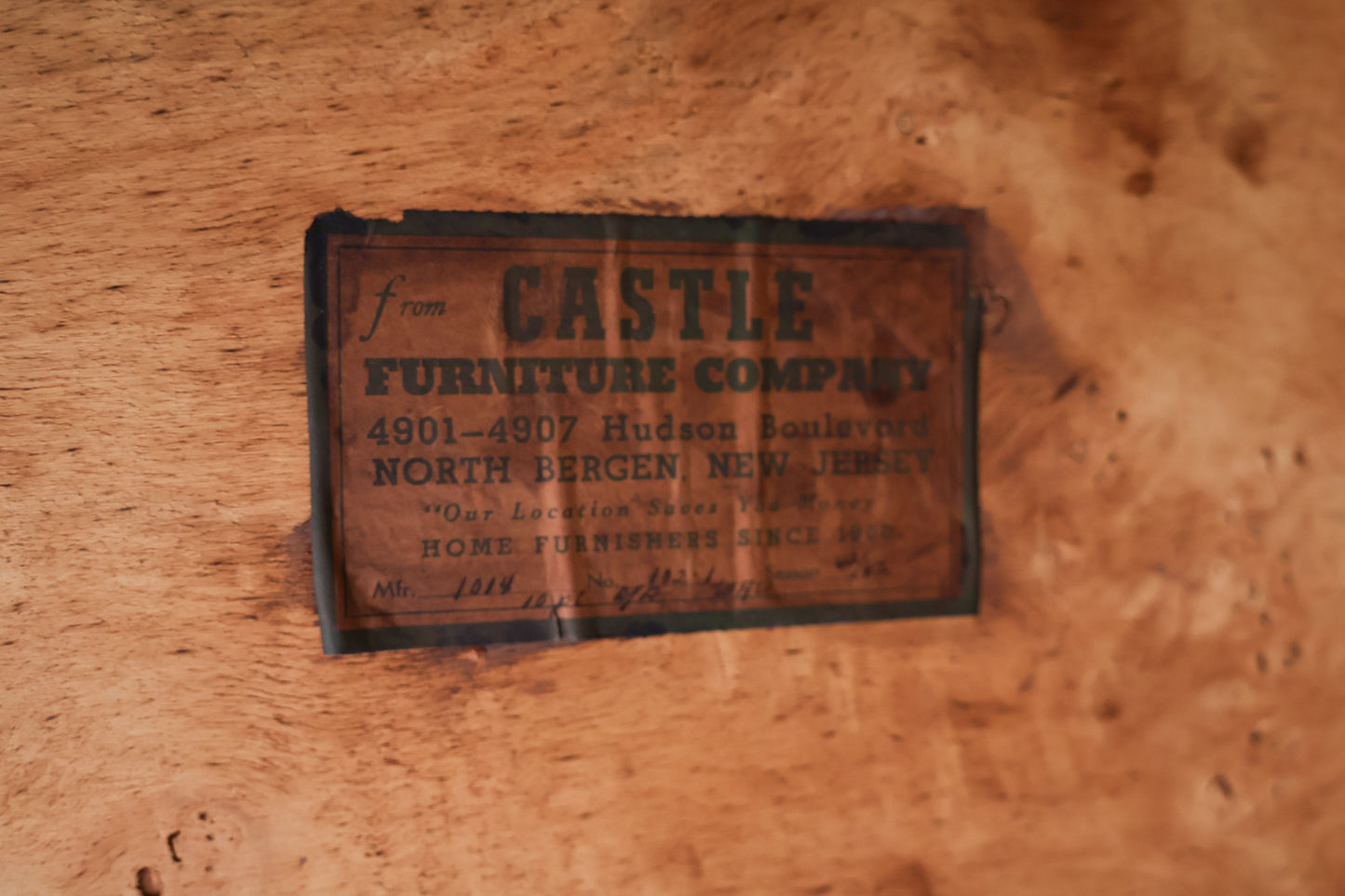 Castle Deco Walnut Dining Table with 2 Leaves