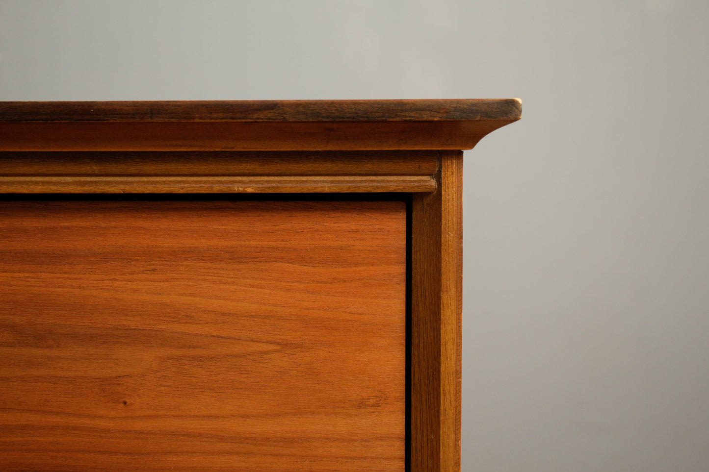 Bassett Carved Walnut 6-Drawer Dresser