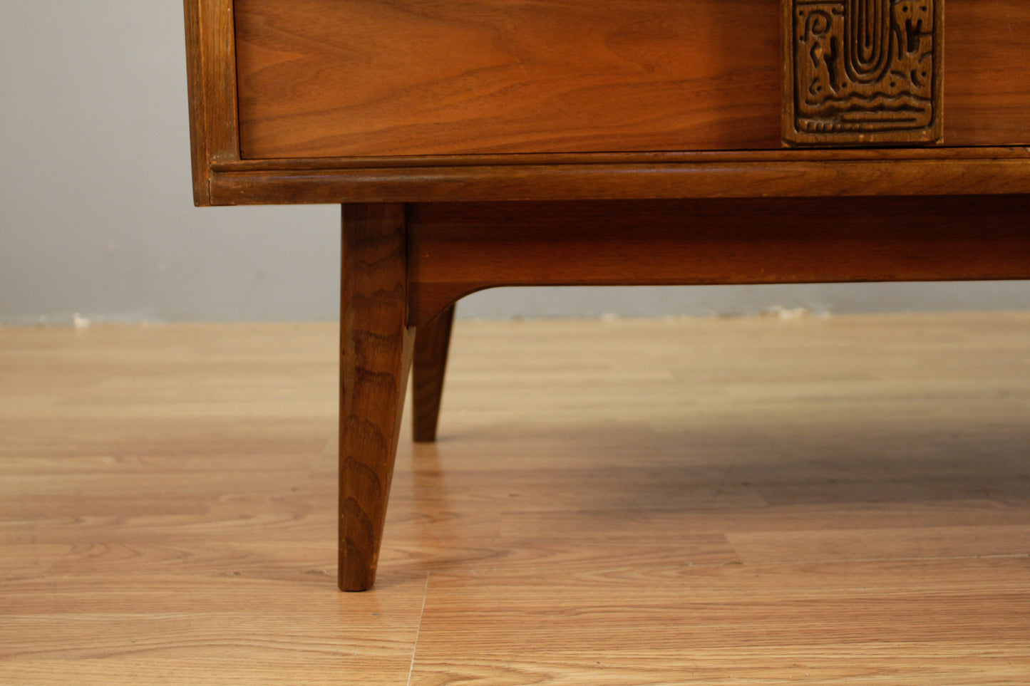 Bassett Carved Walnut 6-Drawer Dresser