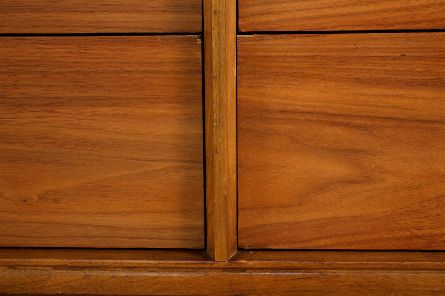 Bassett Carved Walnut 6-Drawer Dresser