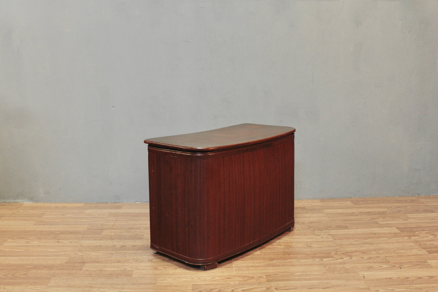 Pearl-Wick Vinyl Hamper Chest
