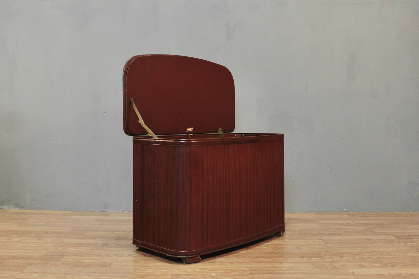 Pearl-Wick Vinyl Hamper Chest
