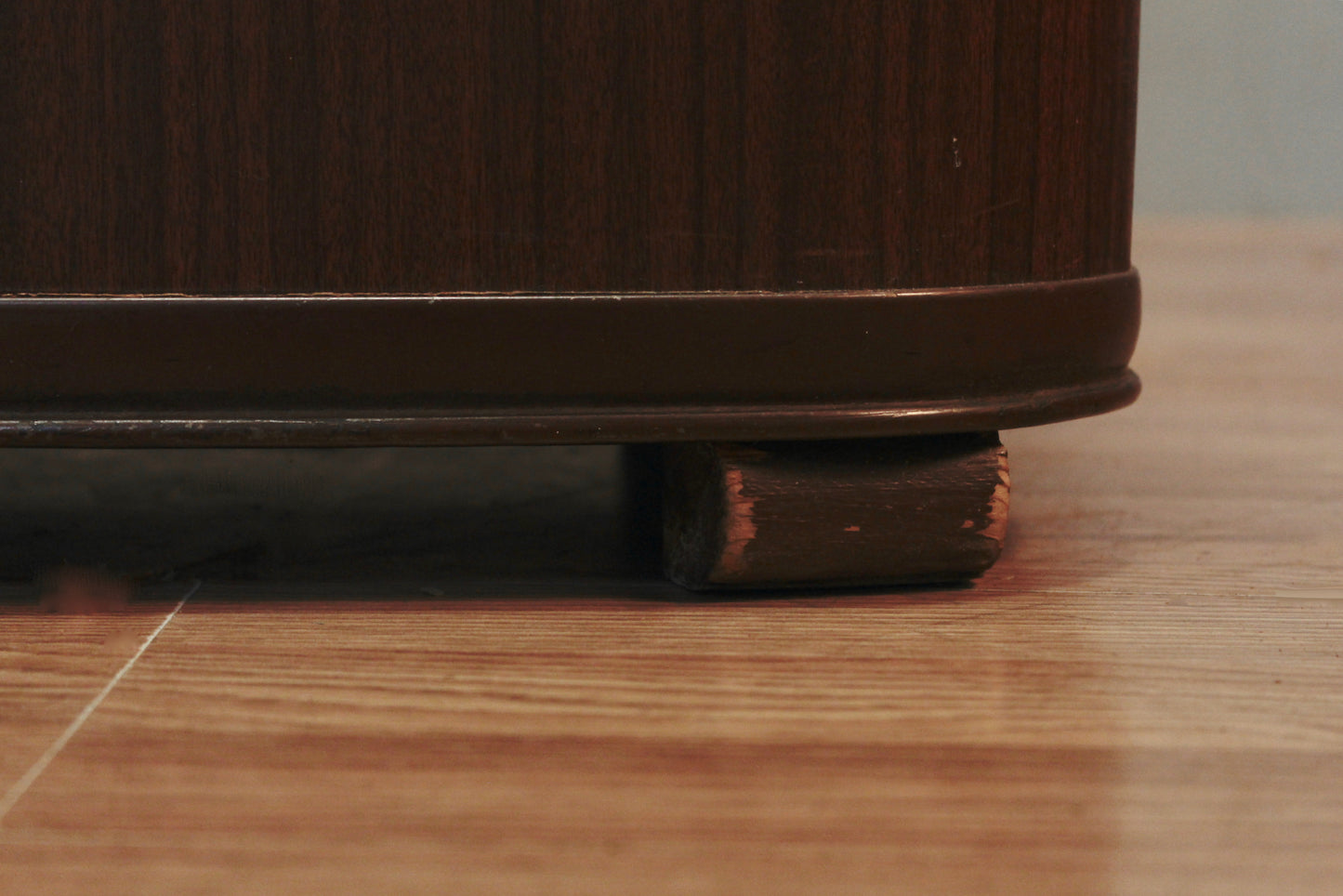 Pearl-Wick Vinyl Hamper Chest