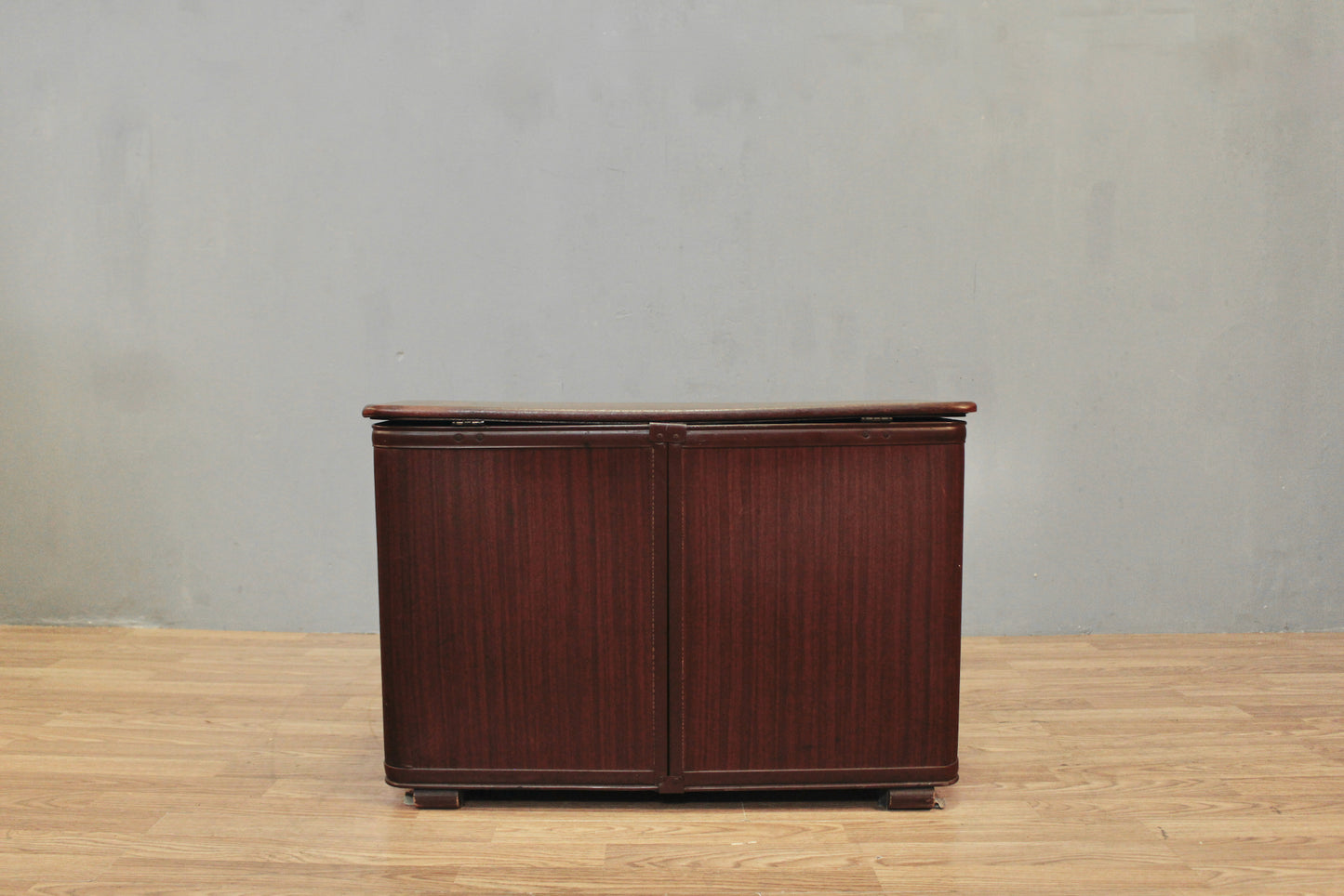 Pearl-Wick Vinyl Hamper Chest