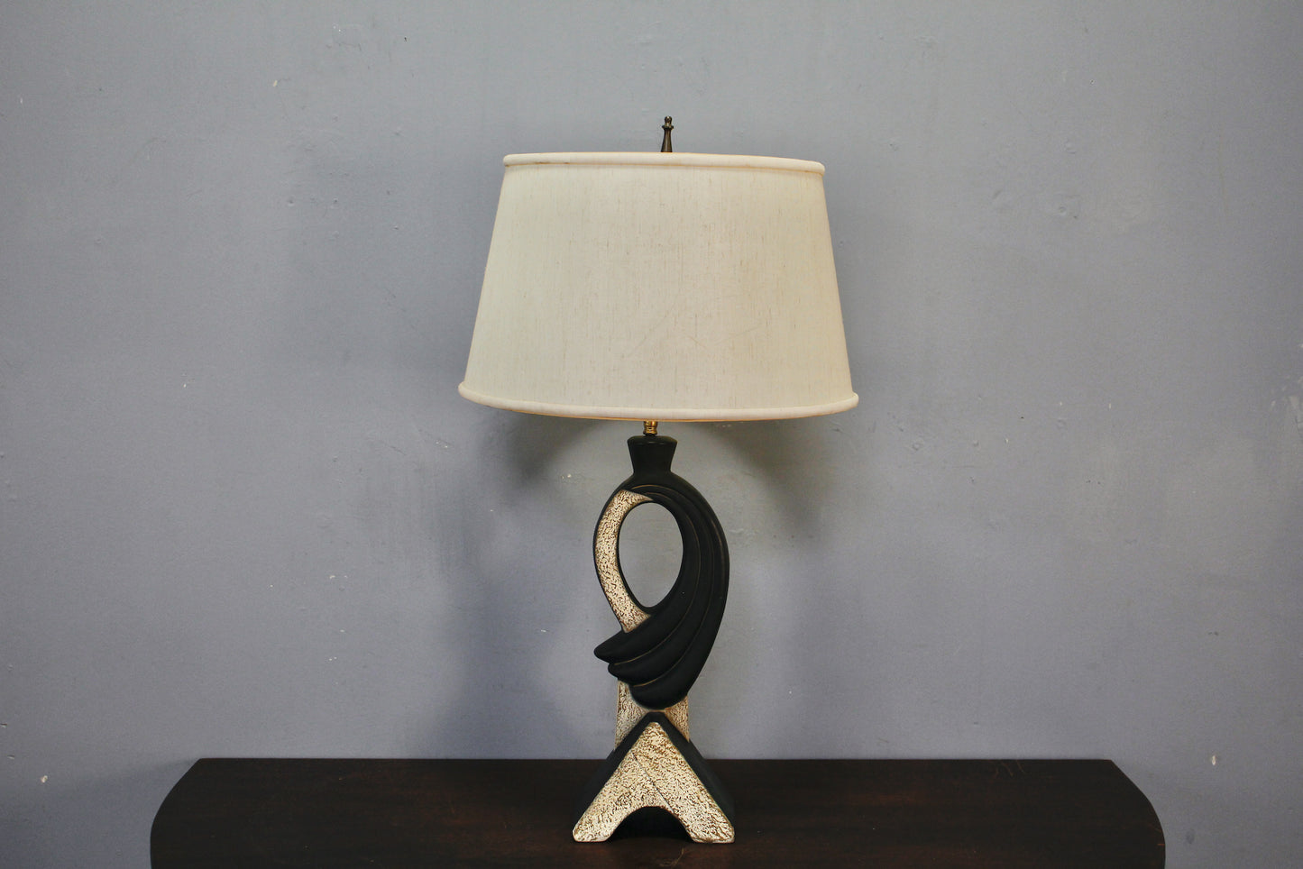 Atomic Black & White Chalkware Table Lamp