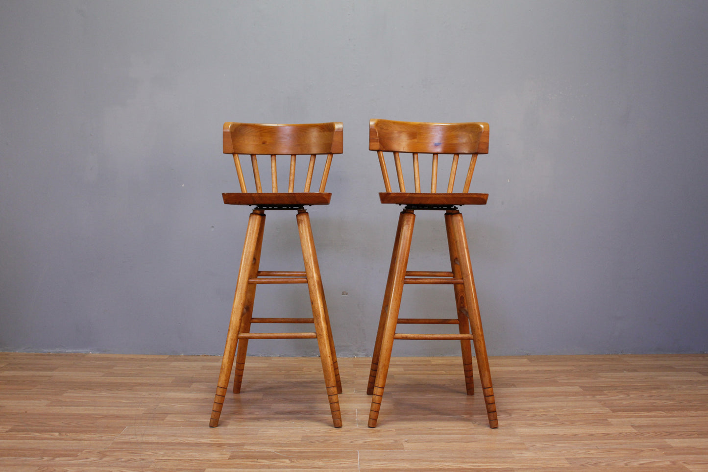 Pine Windsor Swivel Bar Stool