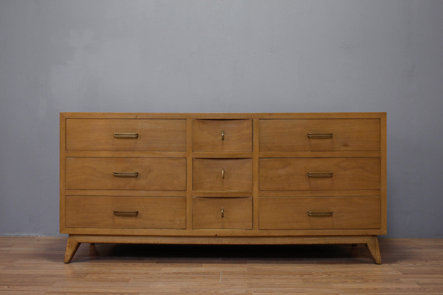 Red Lion Sable 9-Drawer Dresser - ONLINE ONLY