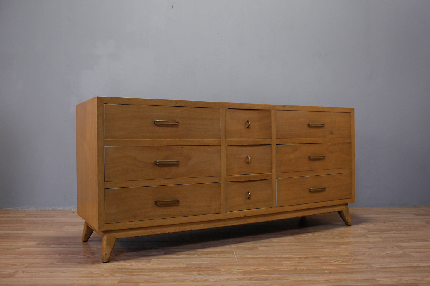 Red Lion Sable 9-Drawer Dresser - ONLINE ONLY