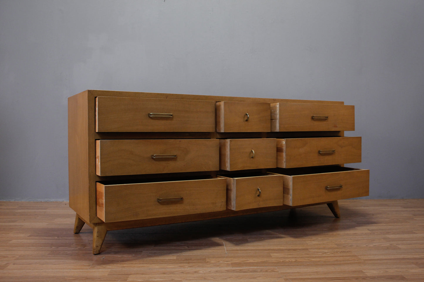 Red Lion Sable 9-Drawer Dresser - ONLINE ONLY