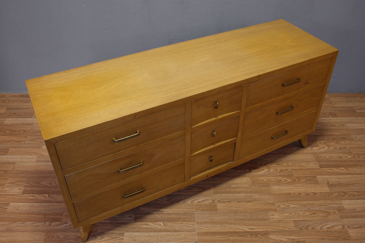 Red Lion Sable 9-Drawer Dresser - ONLINE ONLY