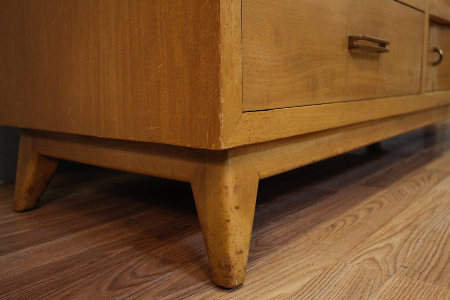 Red Lion Sable 9-Drawer Dresser - ONLINE ONLY