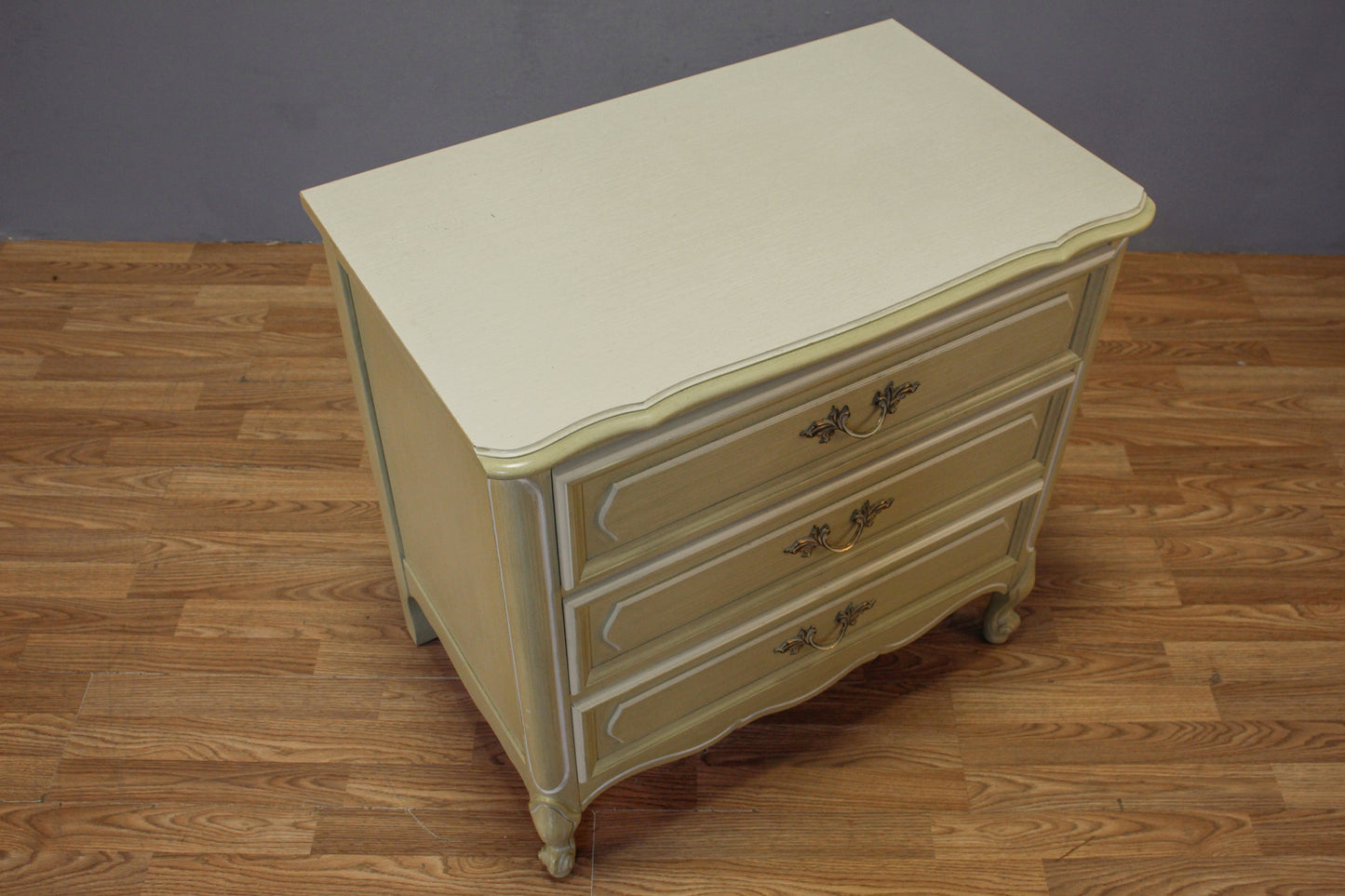 French Provincial Honeydew 3-Drawer Commode