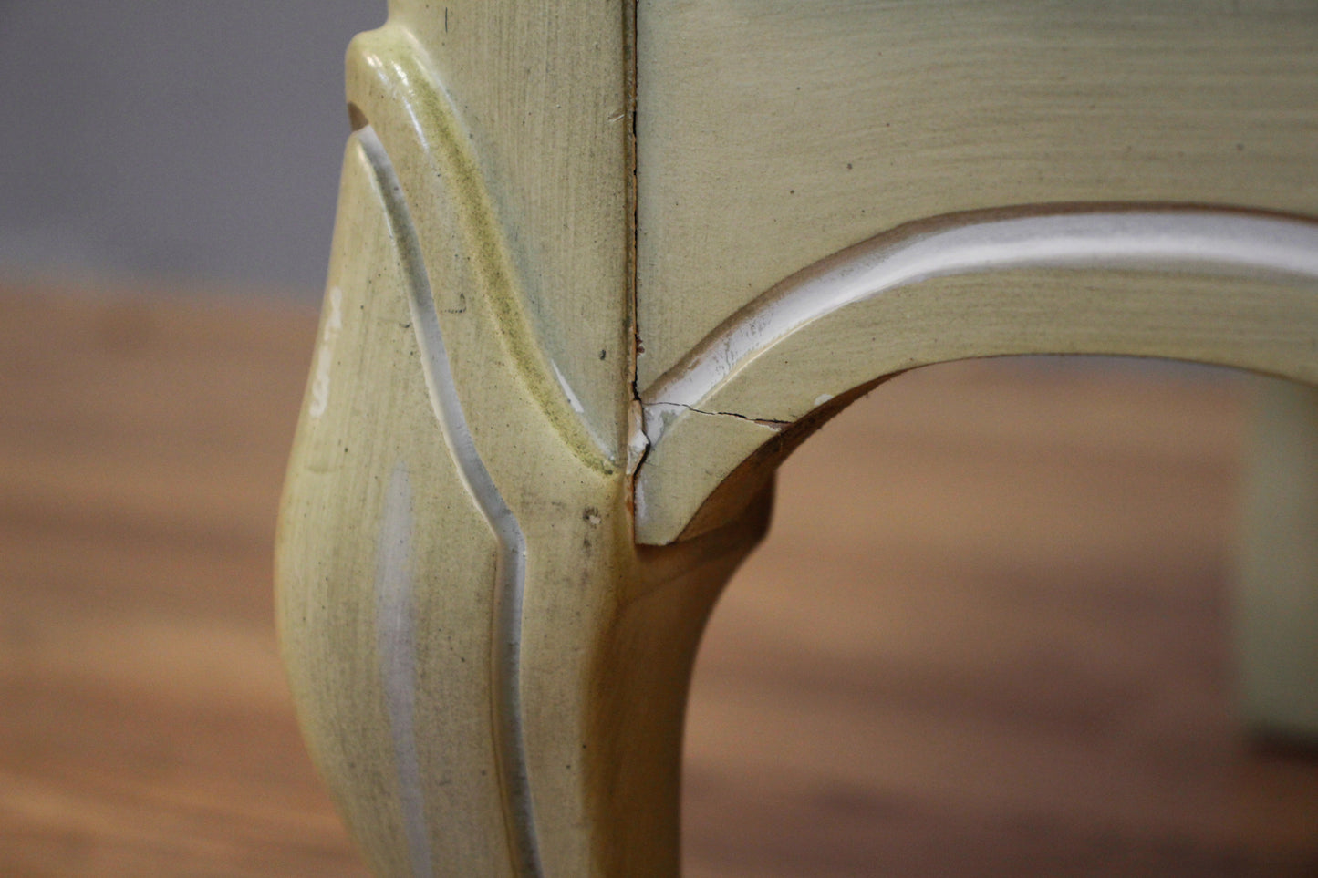 French Provincial Honeydew 3-Drawer Commode
