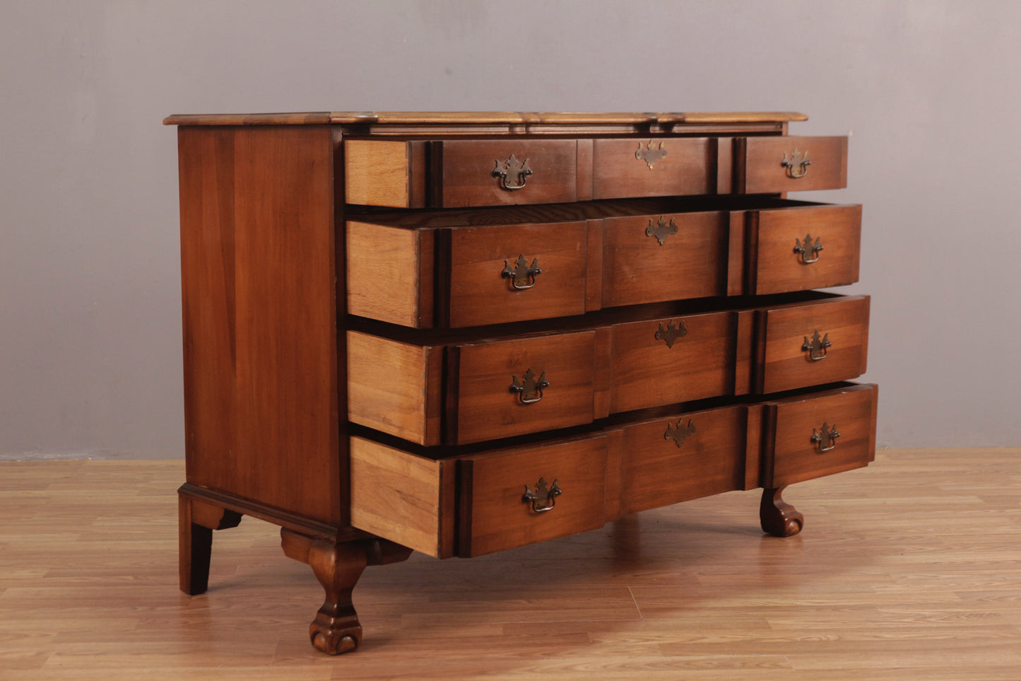 French Provincial Mahogany 4-Drawer Dresser