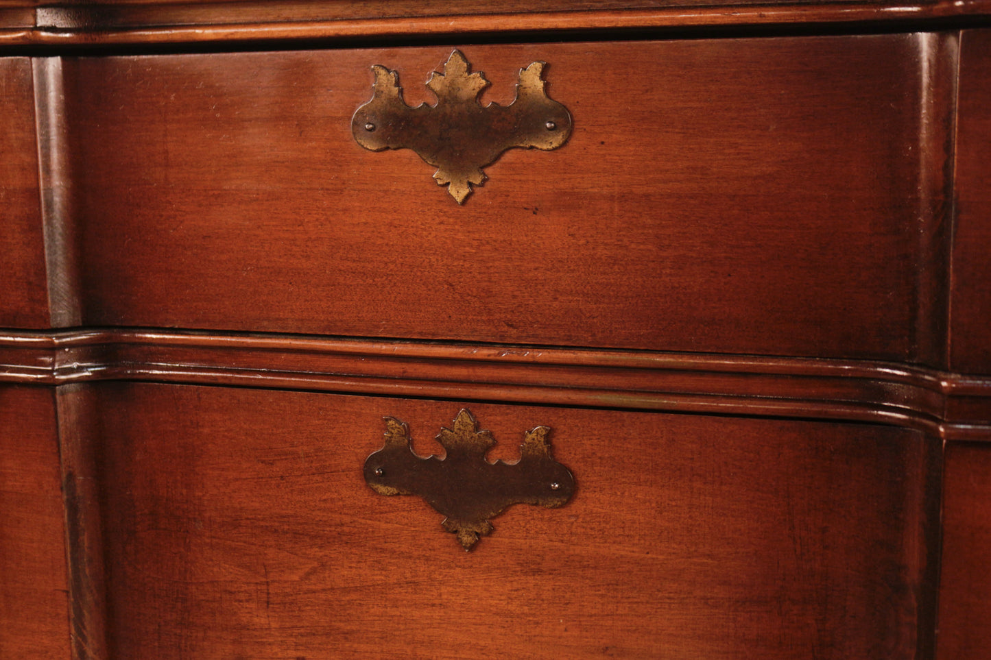 French Provincial Mahogany 4-Drawer Dresser