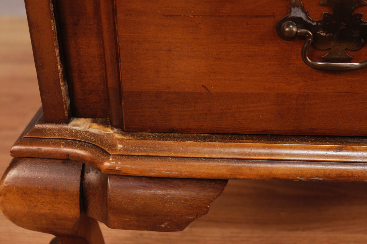 French Provincial Mahogany 4-Drawer Dresser