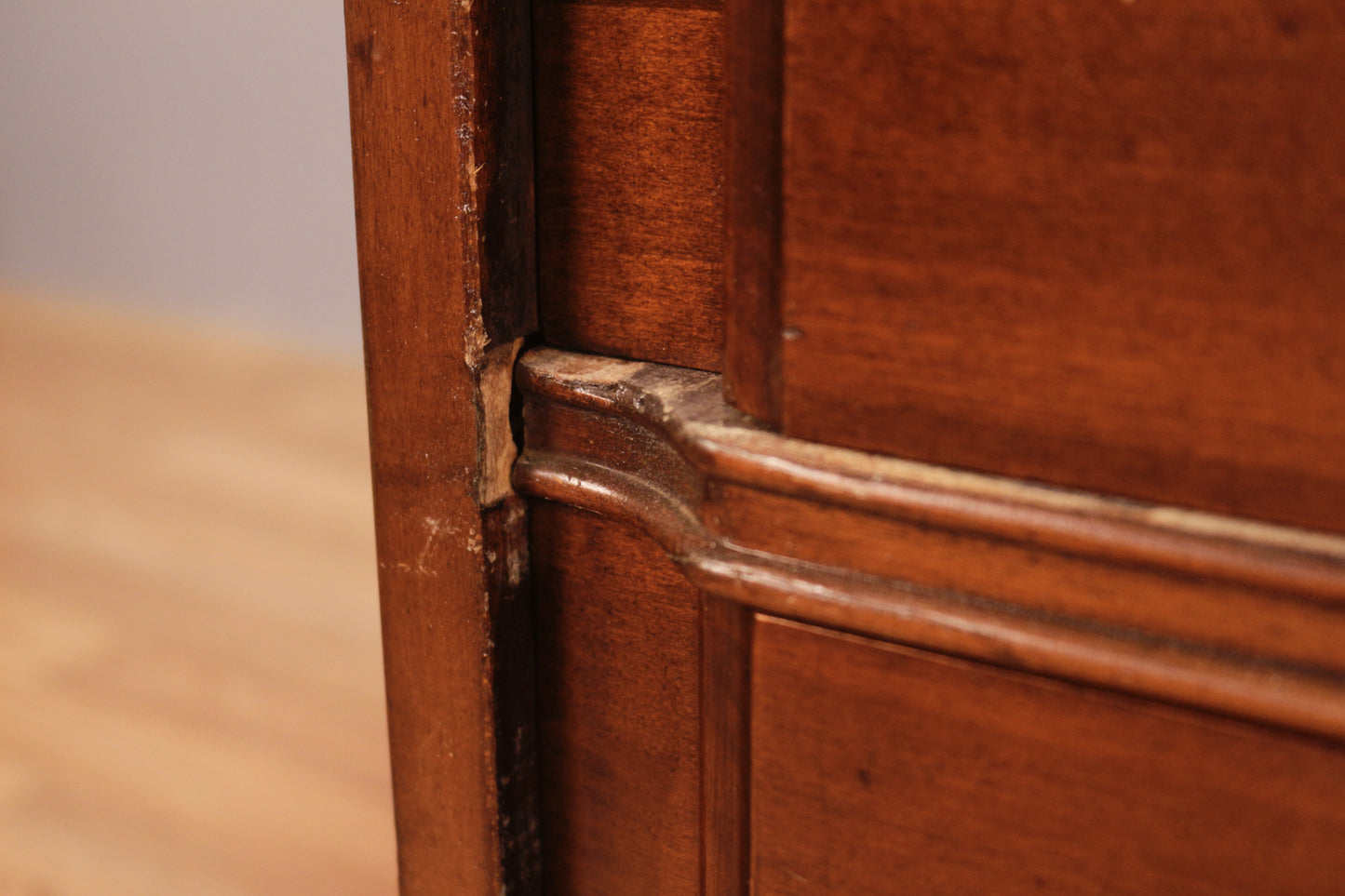 French Provincial Mahogany 4-Drawer Dresser