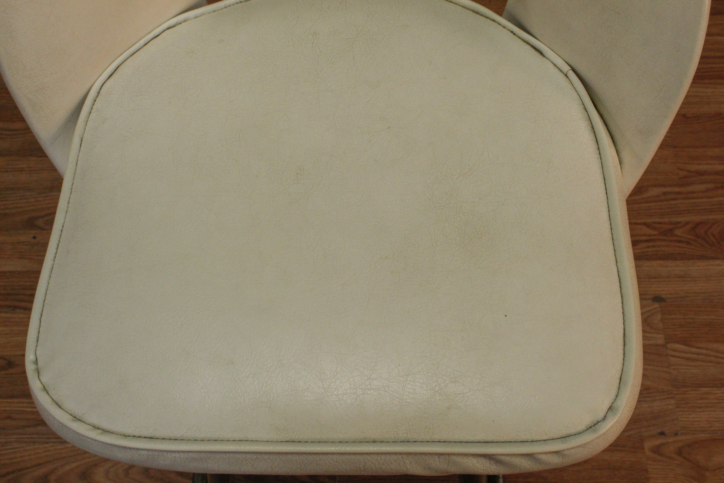 Marshmallow Swivel Bar Stool