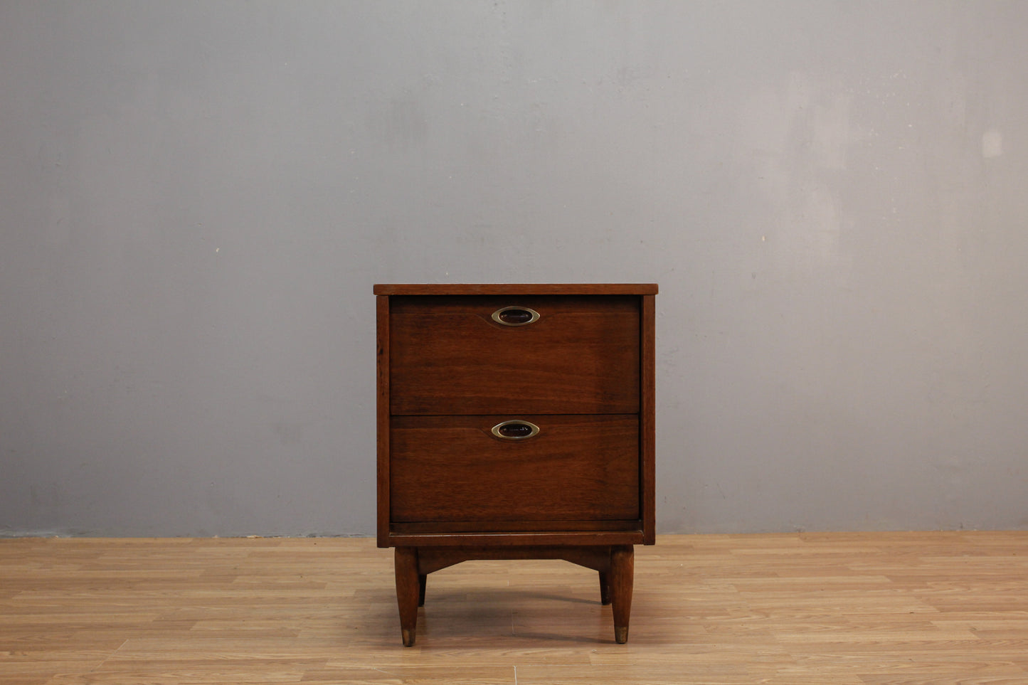 Mainline by Hooker 2-Drawer Nightstand