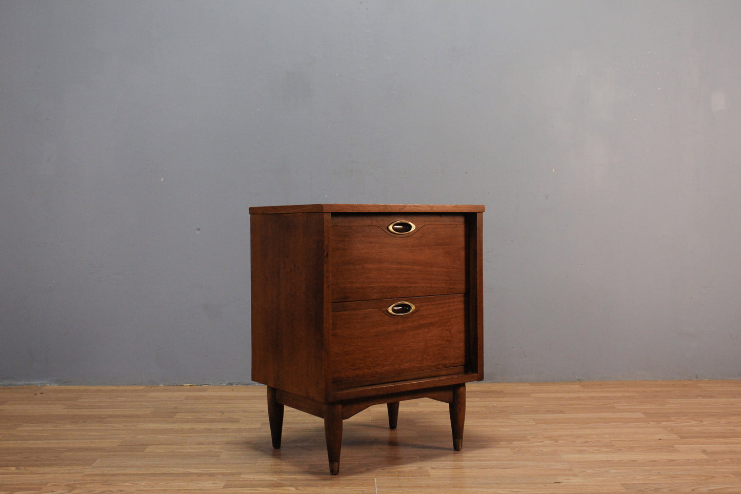 Mainline by Hooker 2-Drawer Nightstand