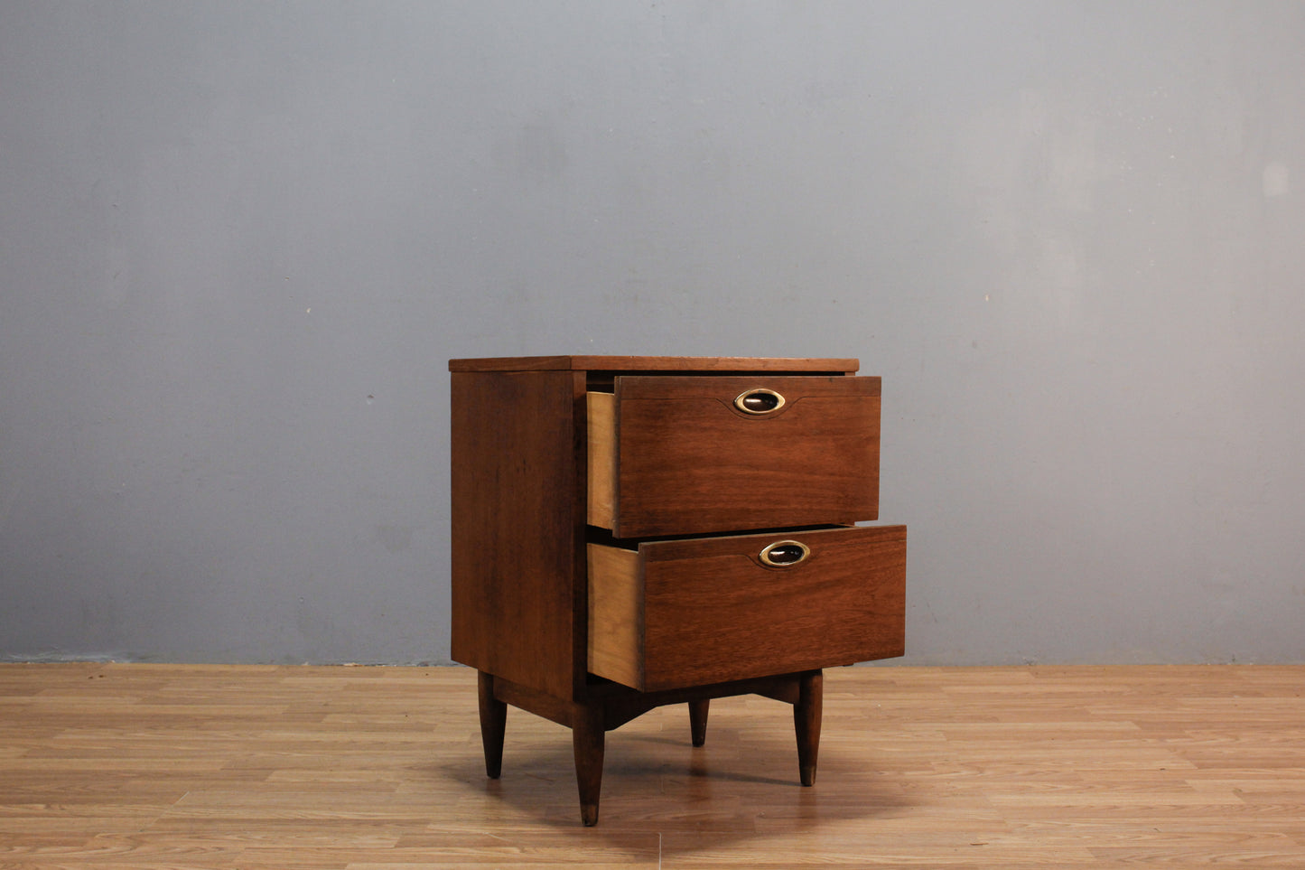 Mainline by Hooker 2-Drawer Nightstand