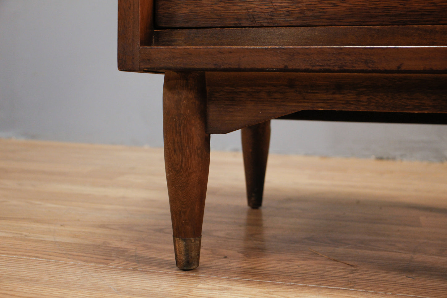 Mainline by Hooker 2-Drawer Nightstand